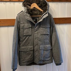 Aritzia TNA Niseko Size Medium Jacket - Mint condition